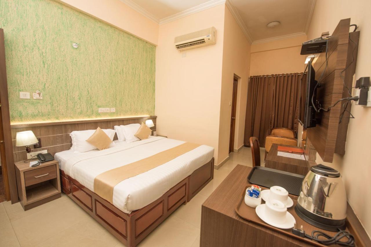 Kallada Golden Hotel Thrissur Экстерьер фото