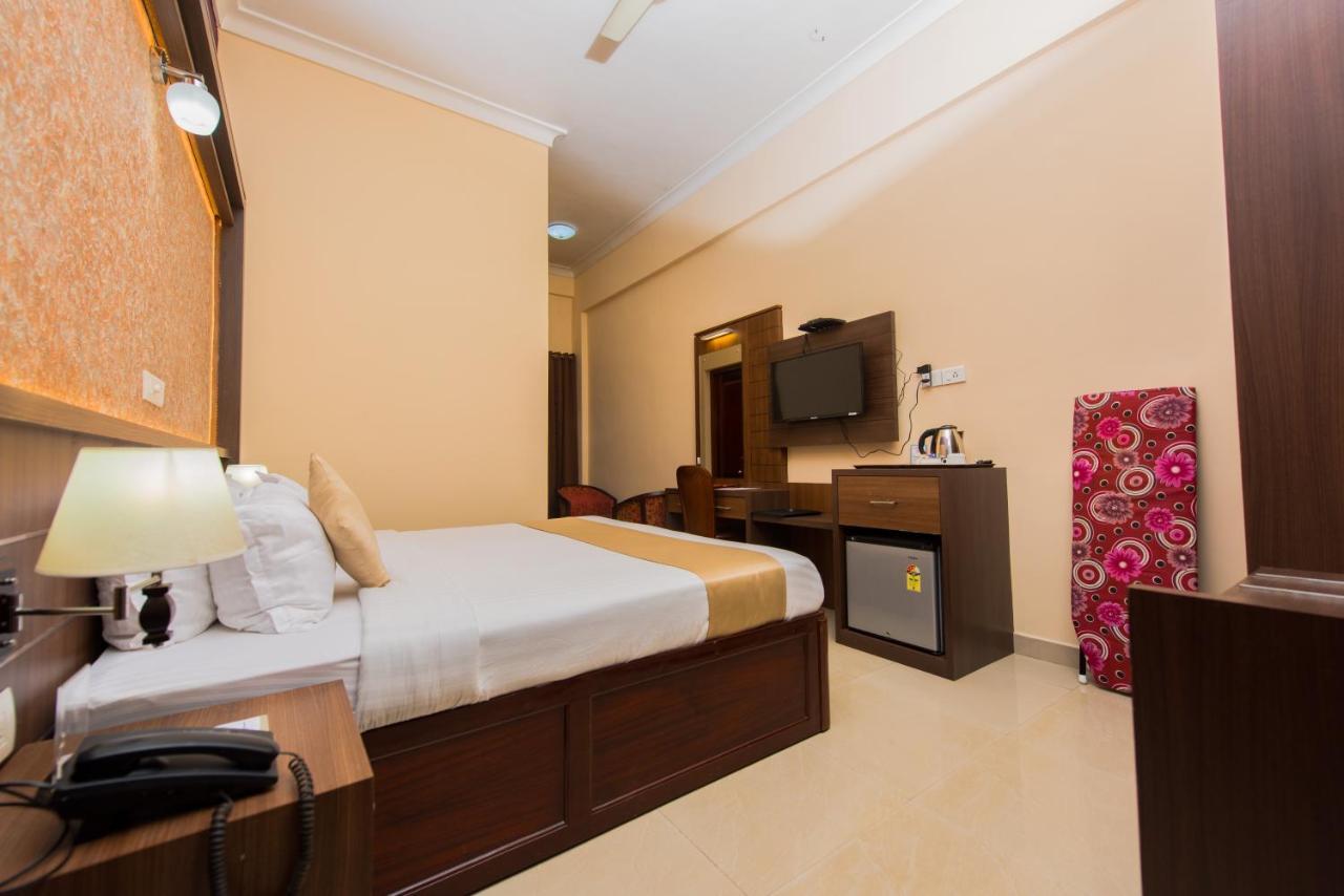 Kallada Golden Hotel Thrissur Экстерьер фото