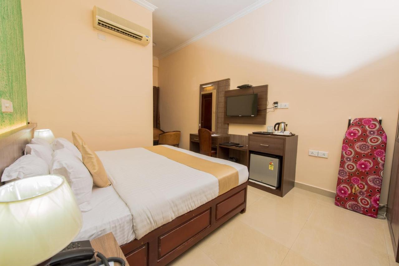 Kallada Golden Hotel Thrissur Экстерьер фото