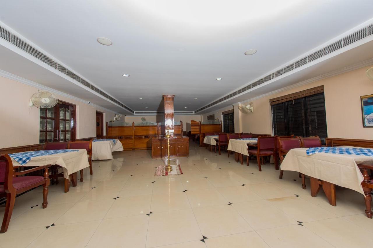 Kallada Golden Hotel Thrissur Экстерьер фото