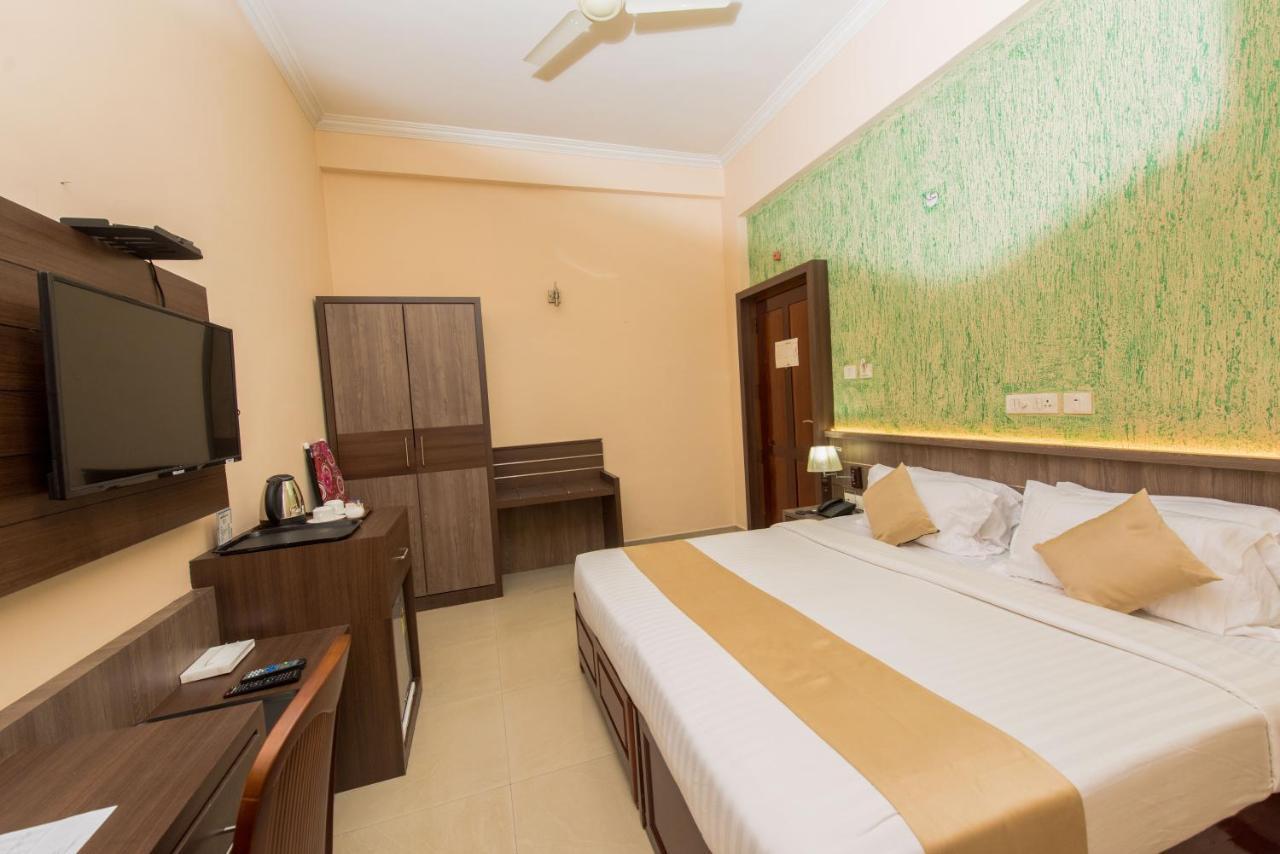 Kallada Golden Hotel Thrissur Экстерьер фото
