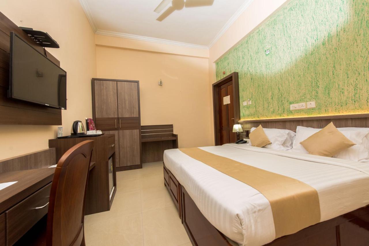 Kallada Golden Hotel Thrissur Экстерьер фото