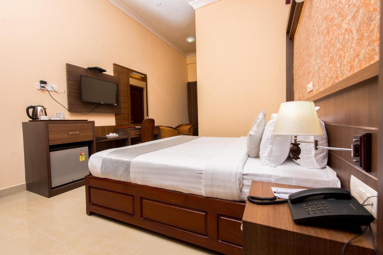 Kallada Golden Hotel Thrissur Экстерьер фото